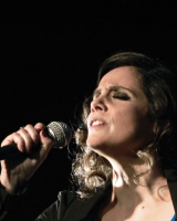 De Portugese zangeres Carla Pires geeft een muzikaal voorproefje.