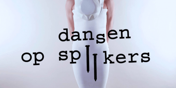 eerste dichtersbal Stichting Gerrit Komrijhuis dansen op spijkers