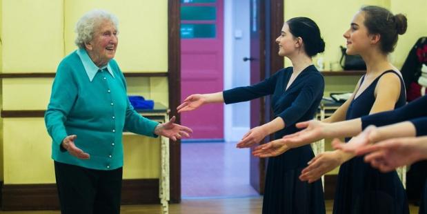 dans, dansdocent, ballet, 98 jaar, leeftijd, joyce harper
