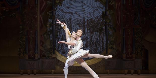Het Nationale Ballet - Notenkraker en Muizenkoning foto Angela Sterling Dansers Maia Makhateli & Artur Shesterikov
