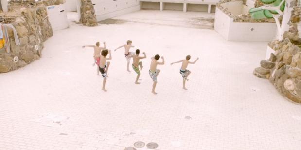 point taken, zwemmen of verzuipen, dansfilm, 2014, Jaakko Toivonen en Michiel Vaanhold