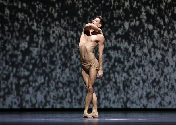 Het Nationale Ballet - Citizen Nowhere met danser Edo Wijnen. © Hans Gerritsen