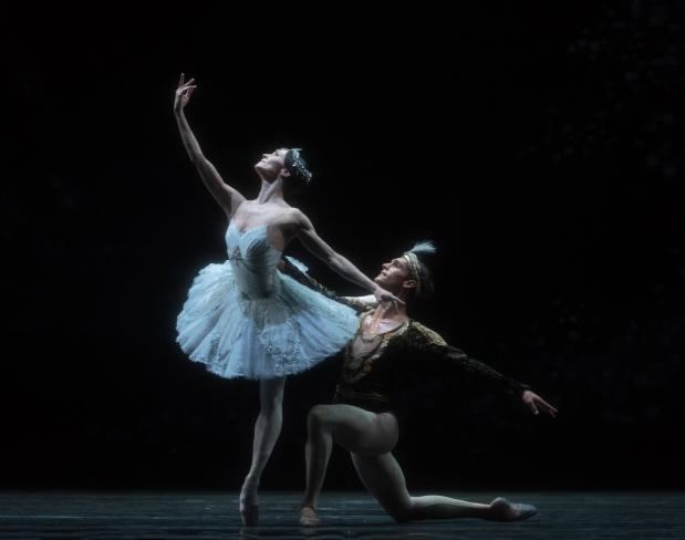 Daniel Camargo & Anna Tsygankova in La Bayadere - Het Nationale Ballet. © Marc Haegeman