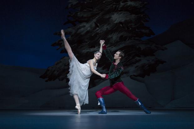 Het Nationale Ballet - Notenkraker en Muizenkoning - foto Angela Sterling. Dansers Maia Makhateli & Artur Shesterikovv