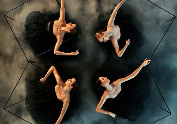 Vier dansers uit de voorstelling ICOON van Introdans
